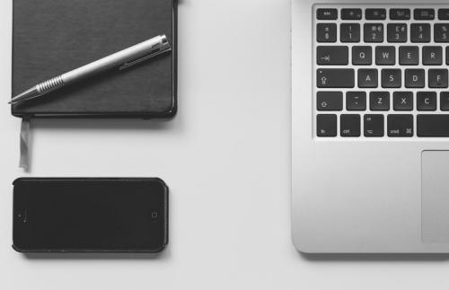 Biurko laptop notatnik