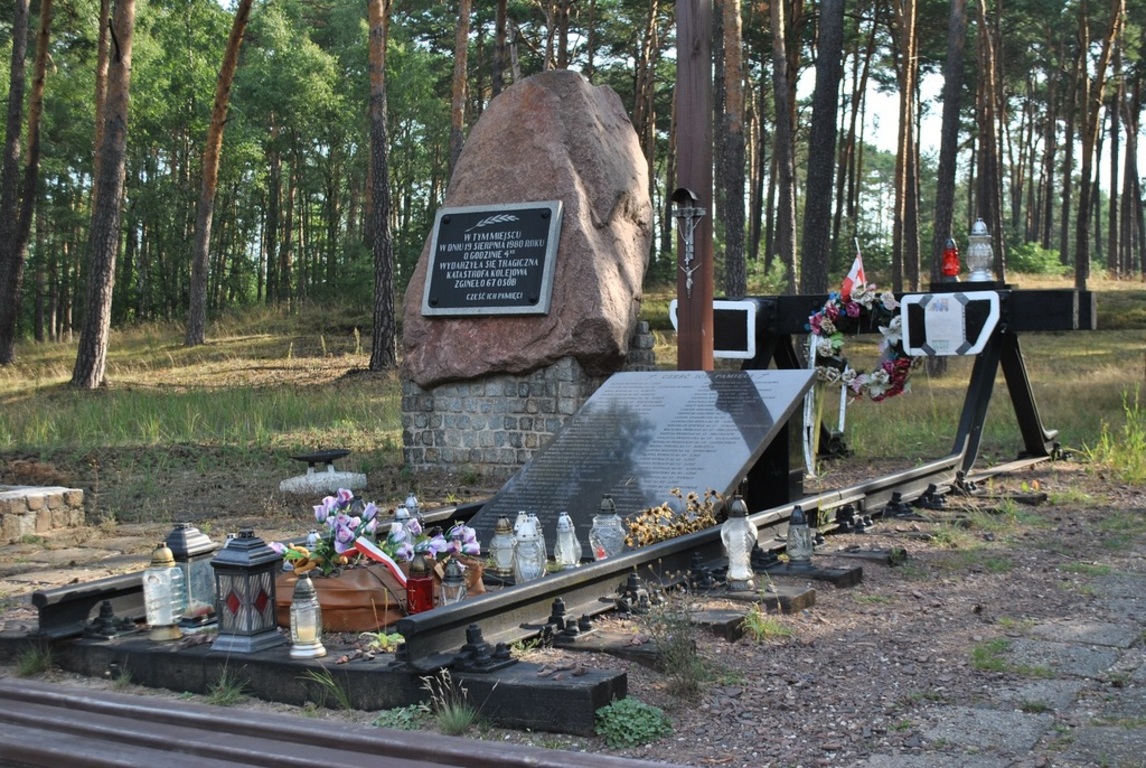 Pamiętamy o ofiarach katastrofy kolejowej pod Otłoczynem